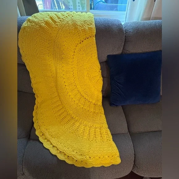 Sunny Yellow Crochet Ruffle Blanket / Rug – 53.25” Vintage Handmade 1990s - Picture 8 of 8